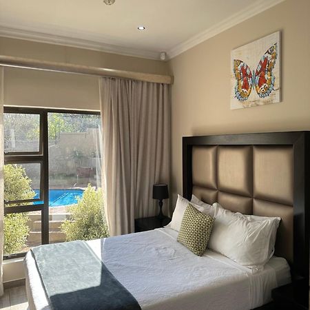 Rnb Guesthouse Roodepoort Exterior foto